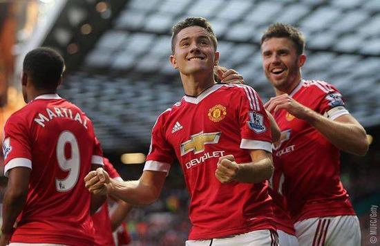 不少年轻粉 不少年轻粉