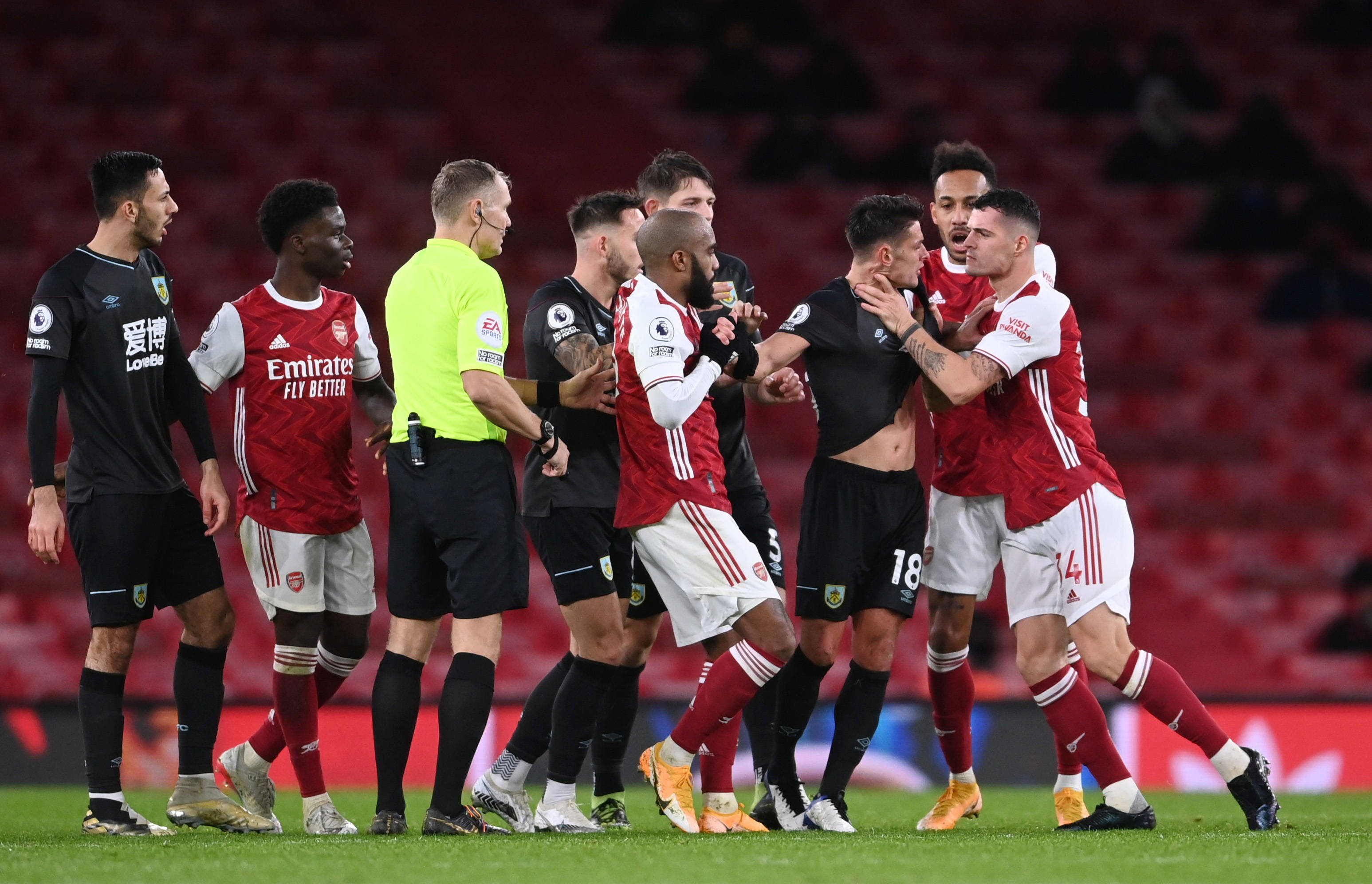 的表现令人 的表现令人